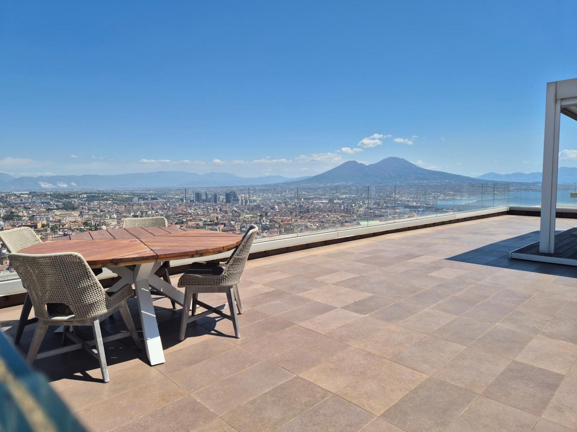 Terrazza Manu - Loft Suspended Over The City-Vomero نابولي المظهر الخارجي الصورة